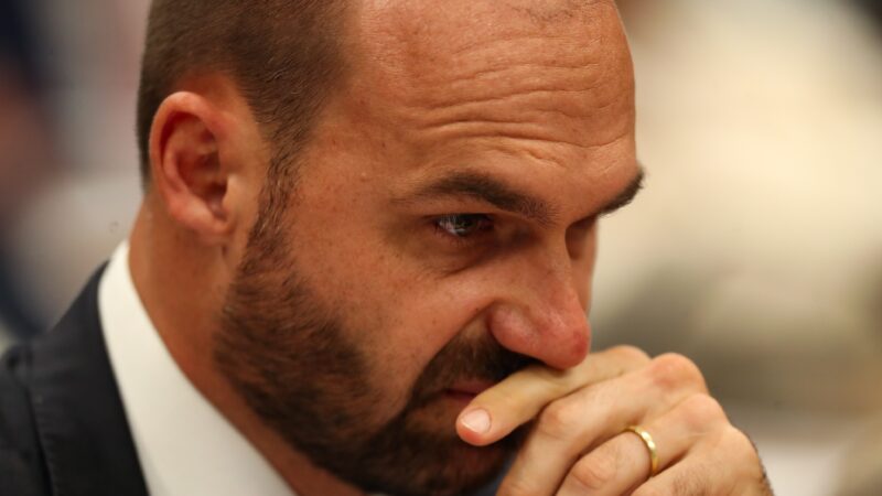 AGU pede a Moraes que investimentos suspeitos feitos antes de tarifaço de Trump sejam investigados em inquérito contra Eduardo Bolsonaro