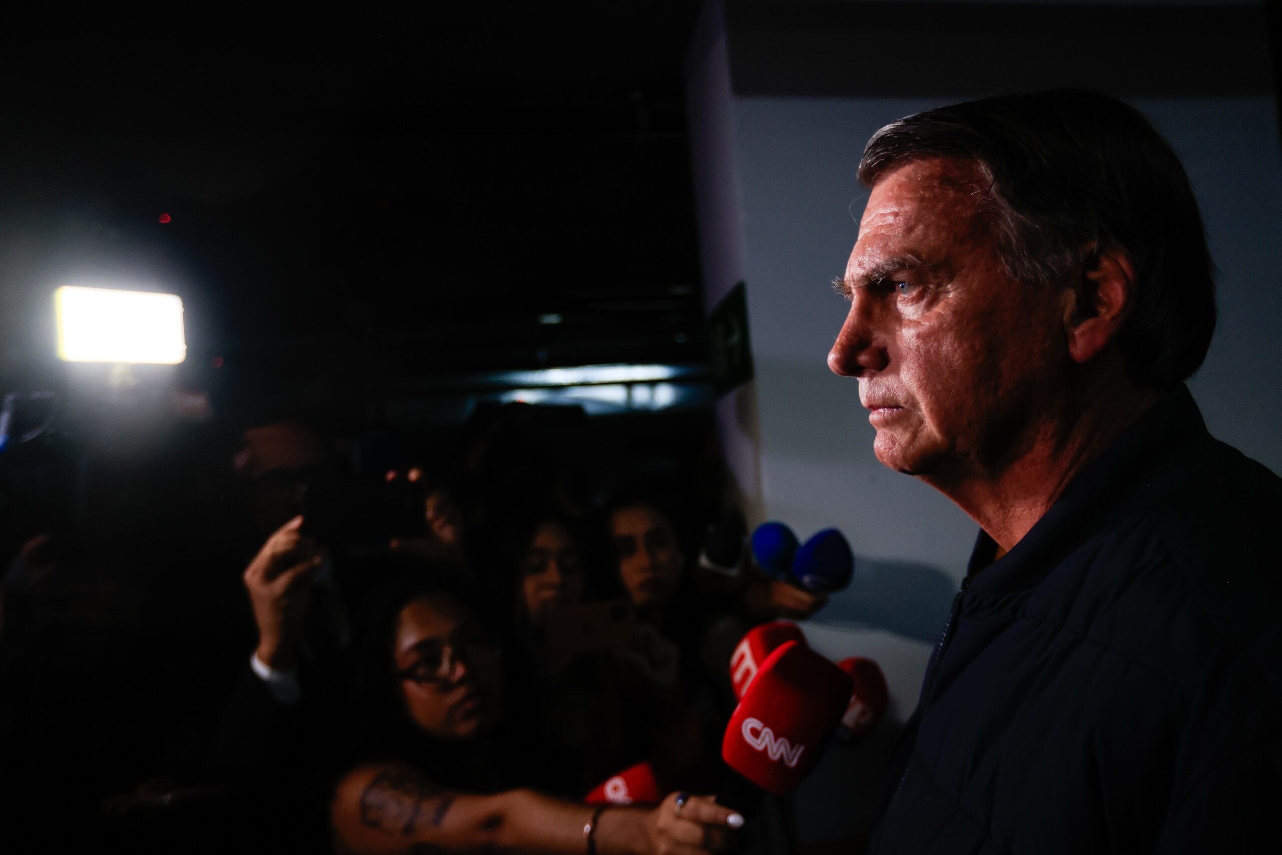 Bolsonaro nega relação com tarifaço de Trump e diz que não pode negociá-lo: ‘não tenho os contatos’