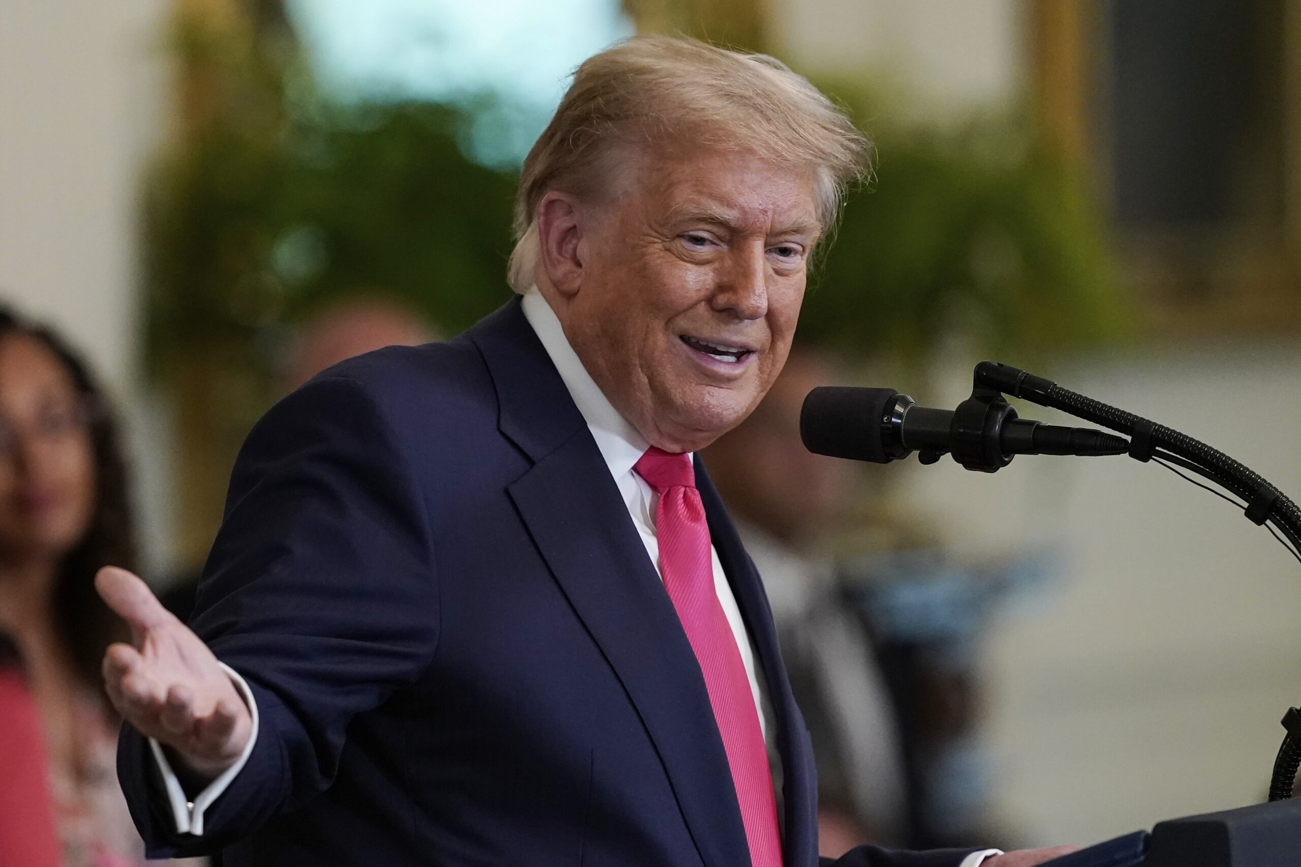 Dívida dos EUA preocupa mercados globais após megapacote de Trump; entenda