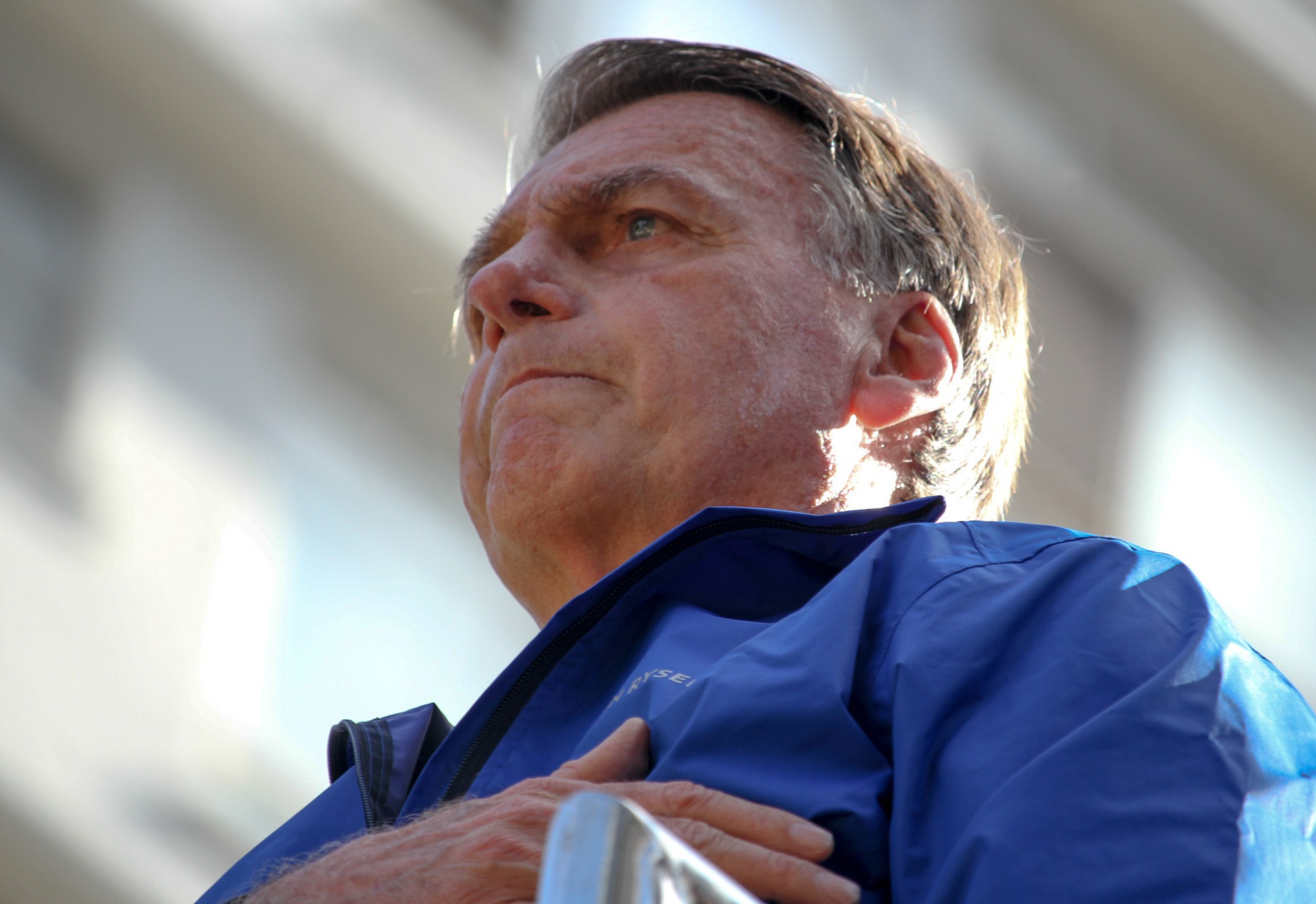 Alvo da PF, Bolsonaro é proibido de se aproximar de embaixadas e usar redes sociais