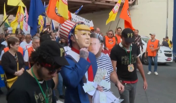 Comerciantes da 25 de Março fazem protesto contra investigação de Trump sobre venda de produtos falsificados na região