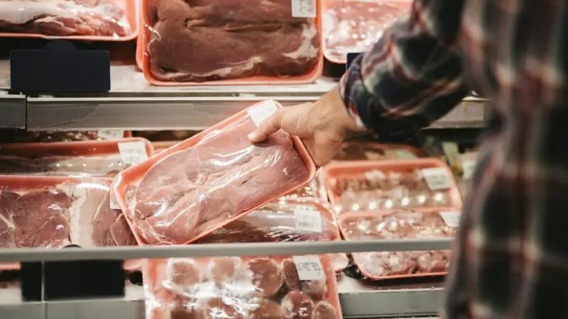 Tarifaço de Trump: produtores nacionais estudam novas rotas para carne brasileira