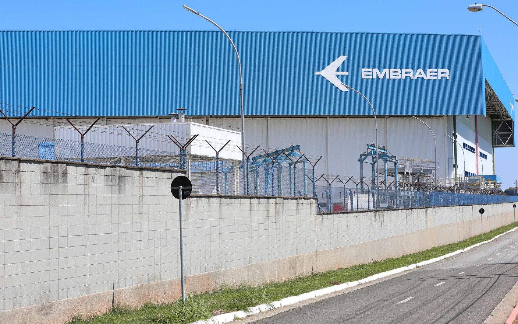 Embraer afirma que está avaliando impactos que tarifaço de Trump pode provocar nos negócios da empresa