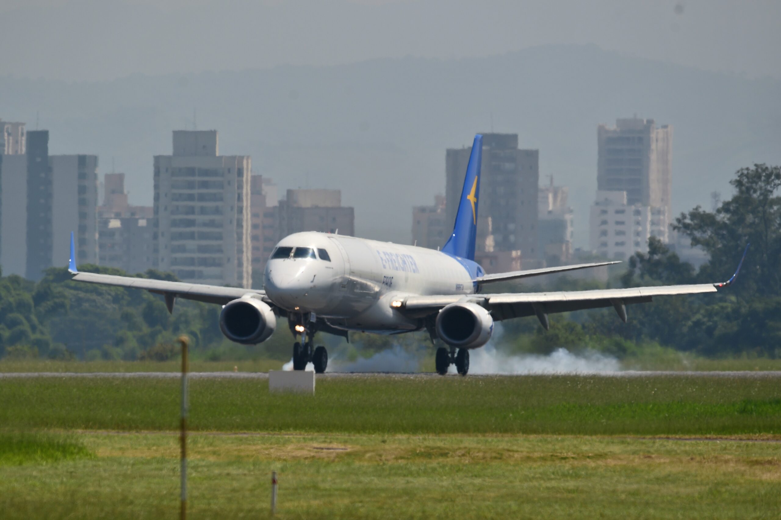 Embraer fecha 2º trimestre de 2025 com valor recorde de R$ 165,4 bilhões em pedidos firmes
