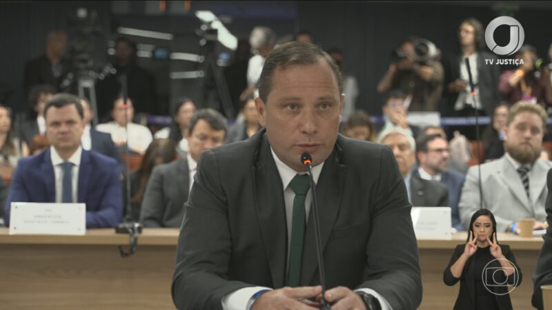 Mauro Cid deve apresentar ao STF nesta terça alegações finais no julgamento da trama golpista