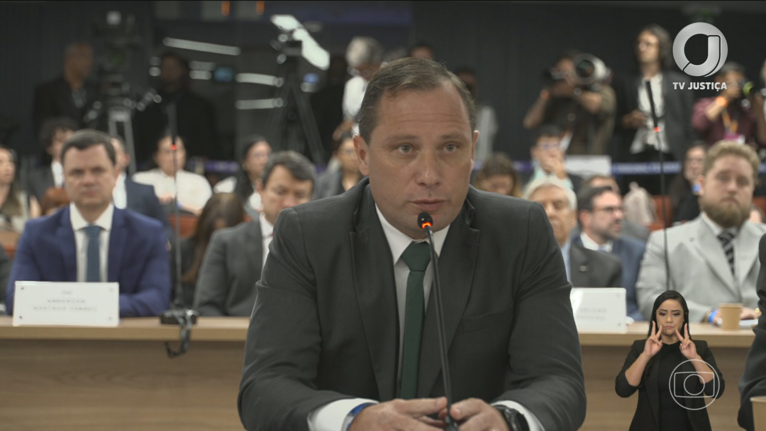 Mauro Cid deve apresentar ao STF nesta terça alegações finais no julgamento da trama golpista