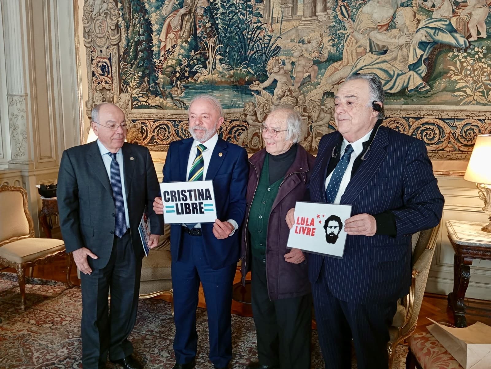 FOTOS: Lula pede liberdade para Cristina após visitar ex-presidente condenada por corrupção