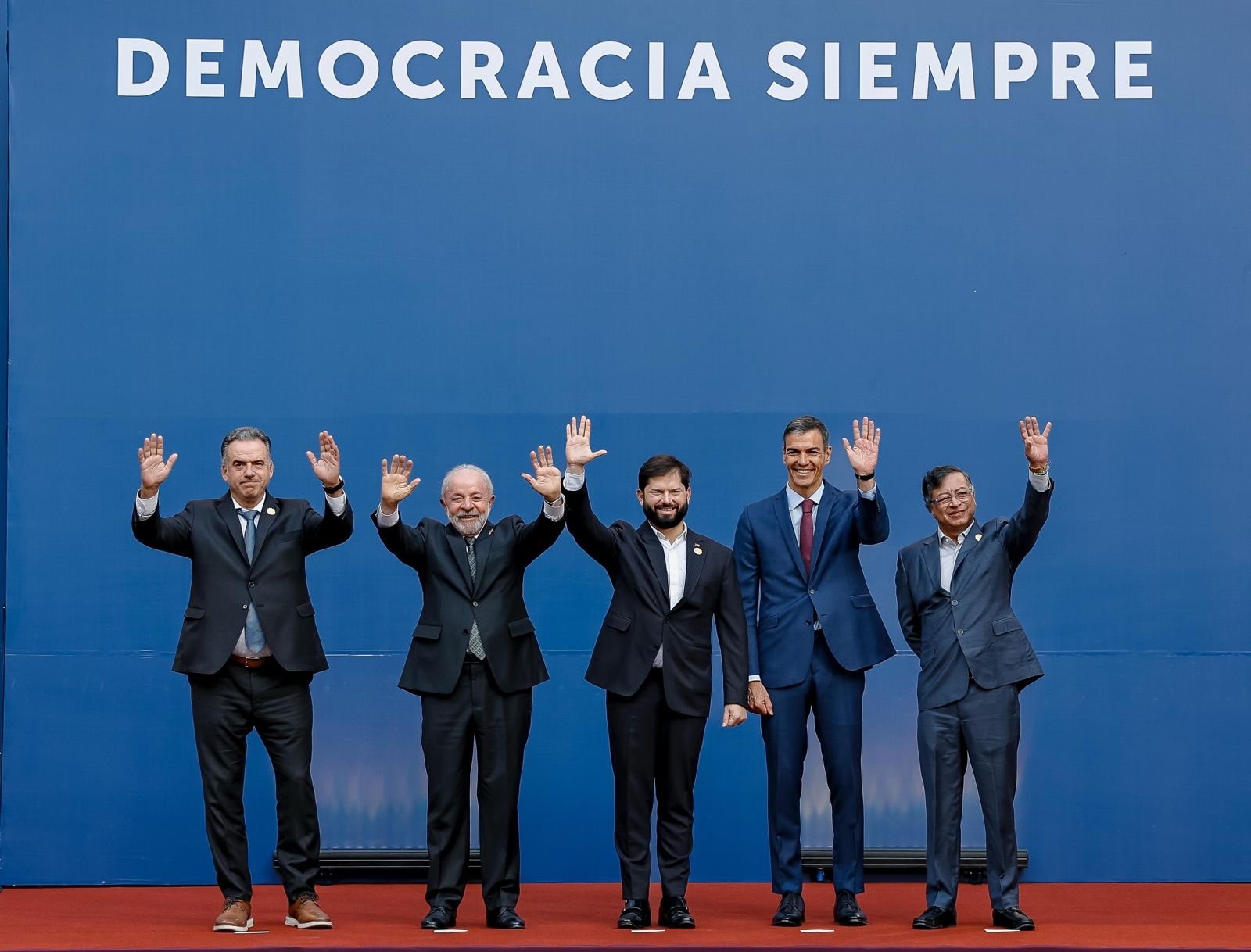 Em cúpula sobre democracia, Lula pede atuação conjunta diante do ‘extremismo’ que tenta ‘reeditar práticas intervencionistas’