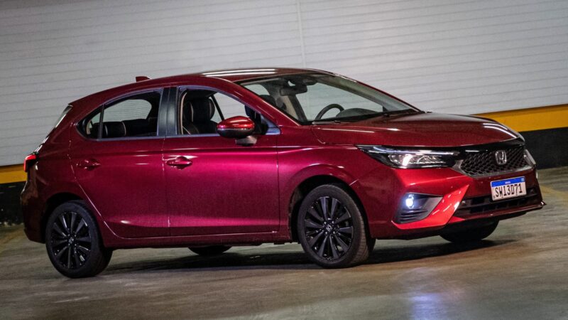 Honda City Hatch tem espaço, faz bem o básico, mas poderia ser turbo; veja teste