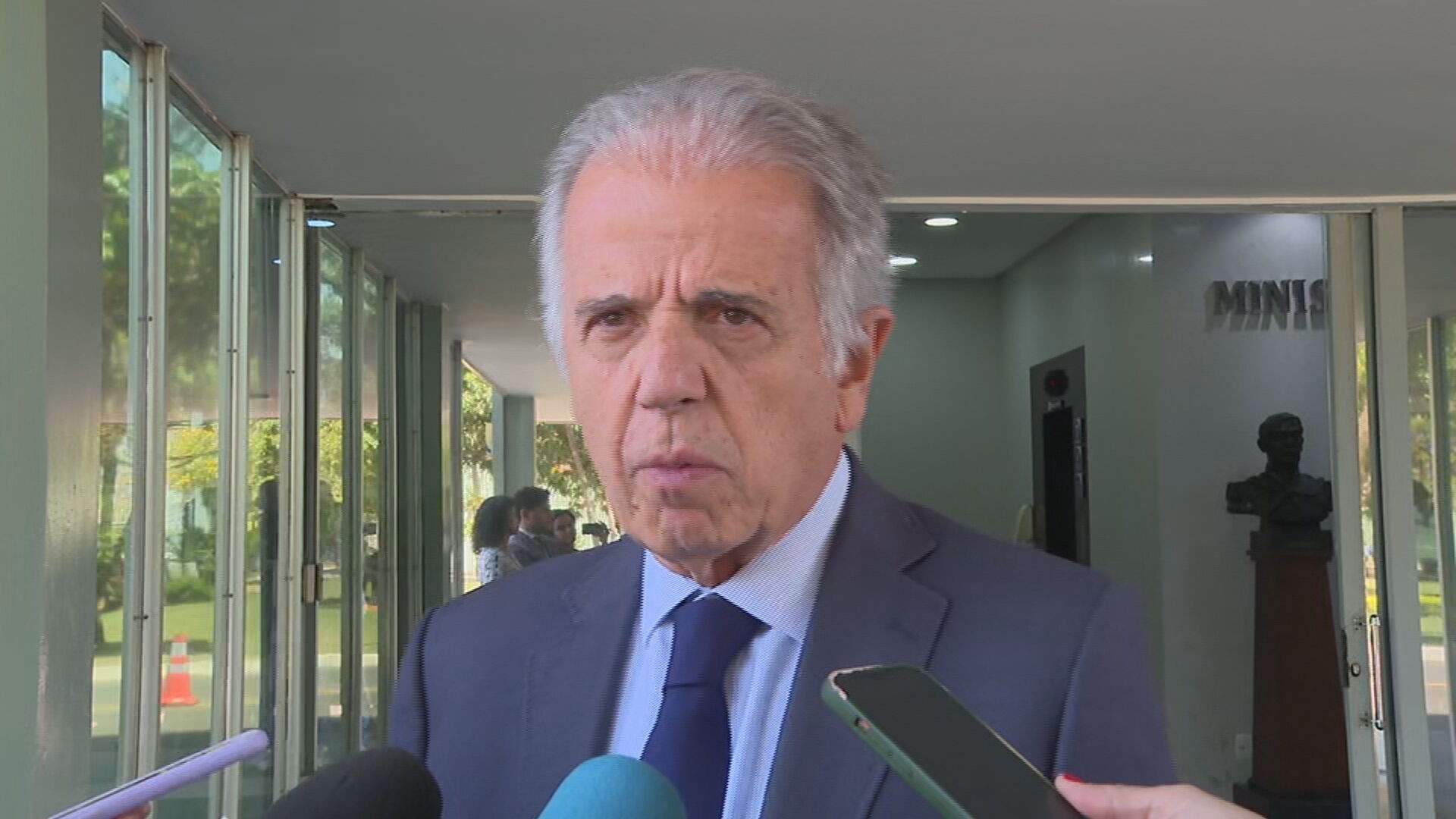 Trama golpista: ministro da Defesa pede a Moraes para não depor como testemunha de kid preto