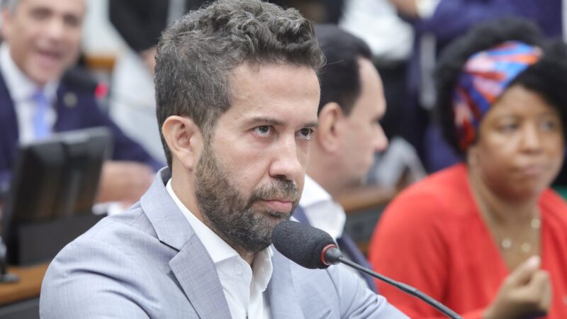 Conselho de Ética da Câmara suspende mandato de André Janones por 90 dias por ofender Nikolas Ferreira 