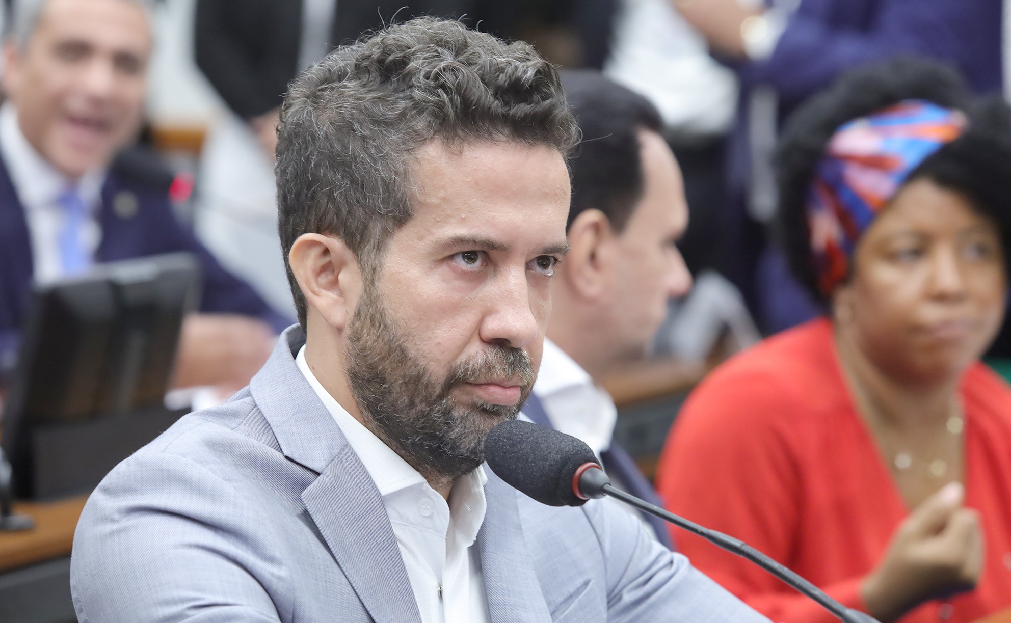 Conselho de Ética da Câmara suspende mandato de André Janones por 90 dias por ofender Nikolas Ferreira