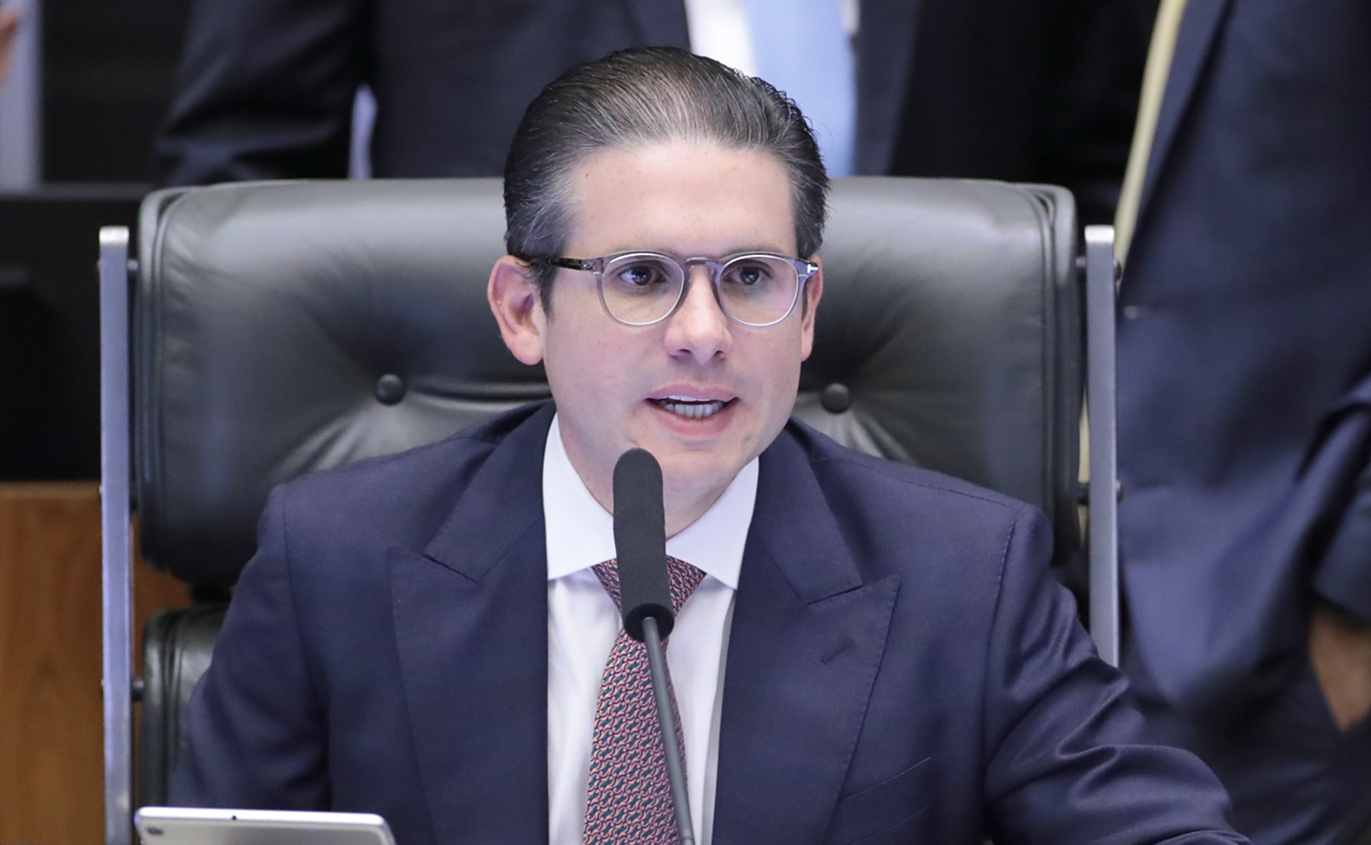 Hugo Motta tenta se firmar como ‘linha dura’, mas enfrenta críticas sobre articulação política