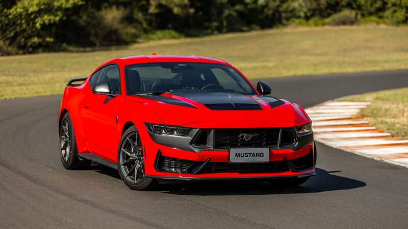 Ford traz ao Brasil o Mustang Black Horse, o mais potente da história