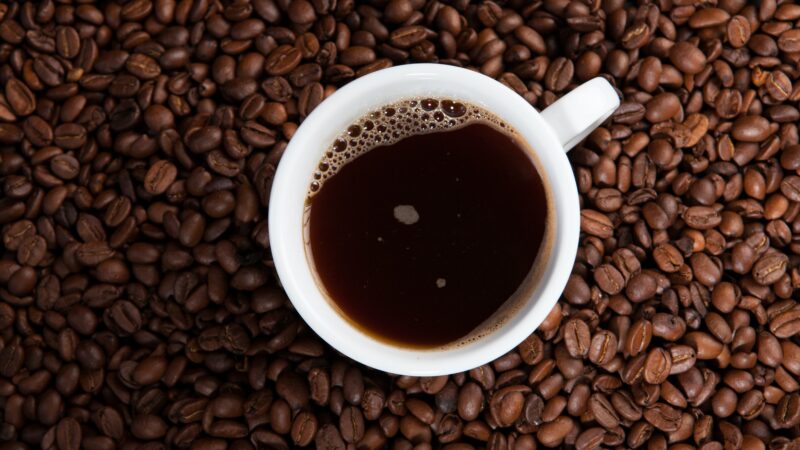 Quem são os concorrentes do café do Brasil e por que seria difícil substituir o país no fornecimento aos EUA