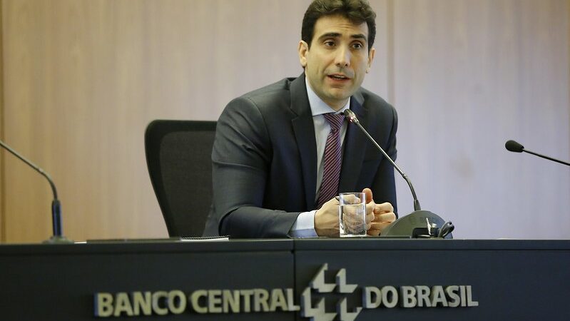 Presidente do BC vai escrever mais uma carta ao ministro da Fazenda sobre o descumprimento da meta de inflação