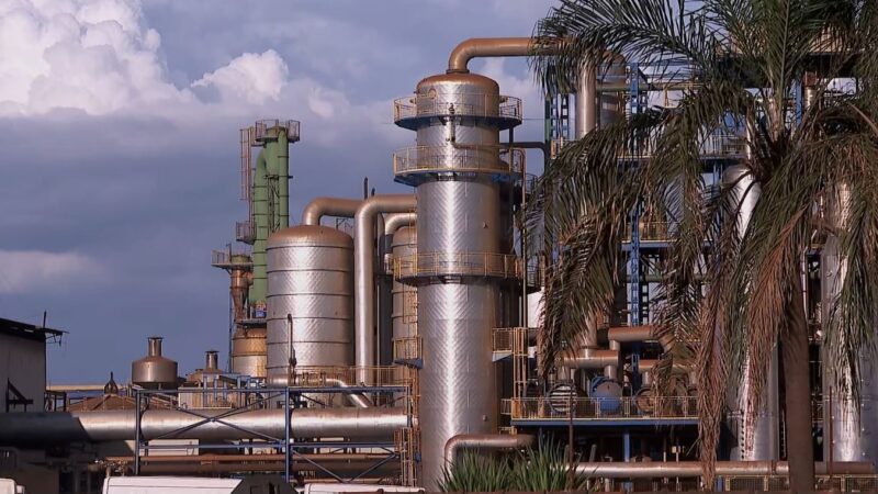 Tarifaço de Trump: EUA são maiores produtores de etanol do mundo, mas precisam do Brasil para cumprir metas de redução de poluentes
