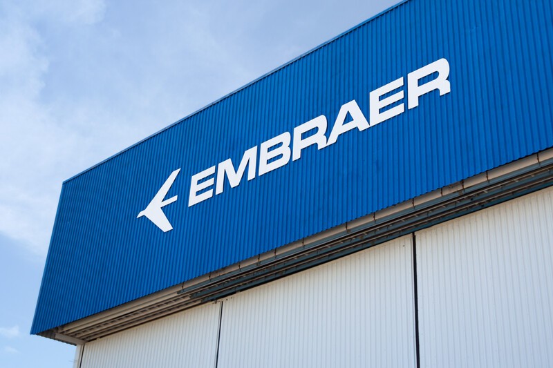 Como a tarifa de 50% contra o Brasil afeta a Embraer e quais as opções para a empresa