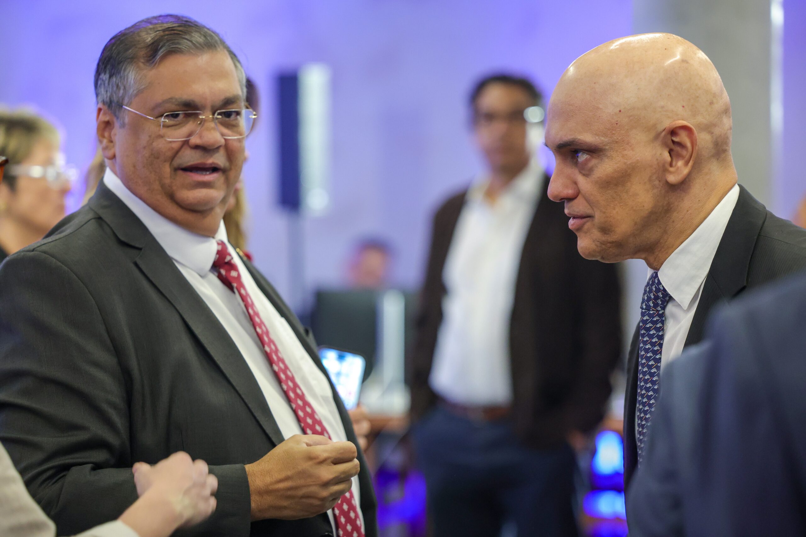 O Assunto: Decisão de Dino é inconstitucional e cria ‘caos jurídico’, diz especialista em Direito Internacional