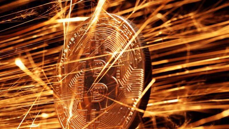 Bitcoin bate novo recorde e supera os US$ 124 mil