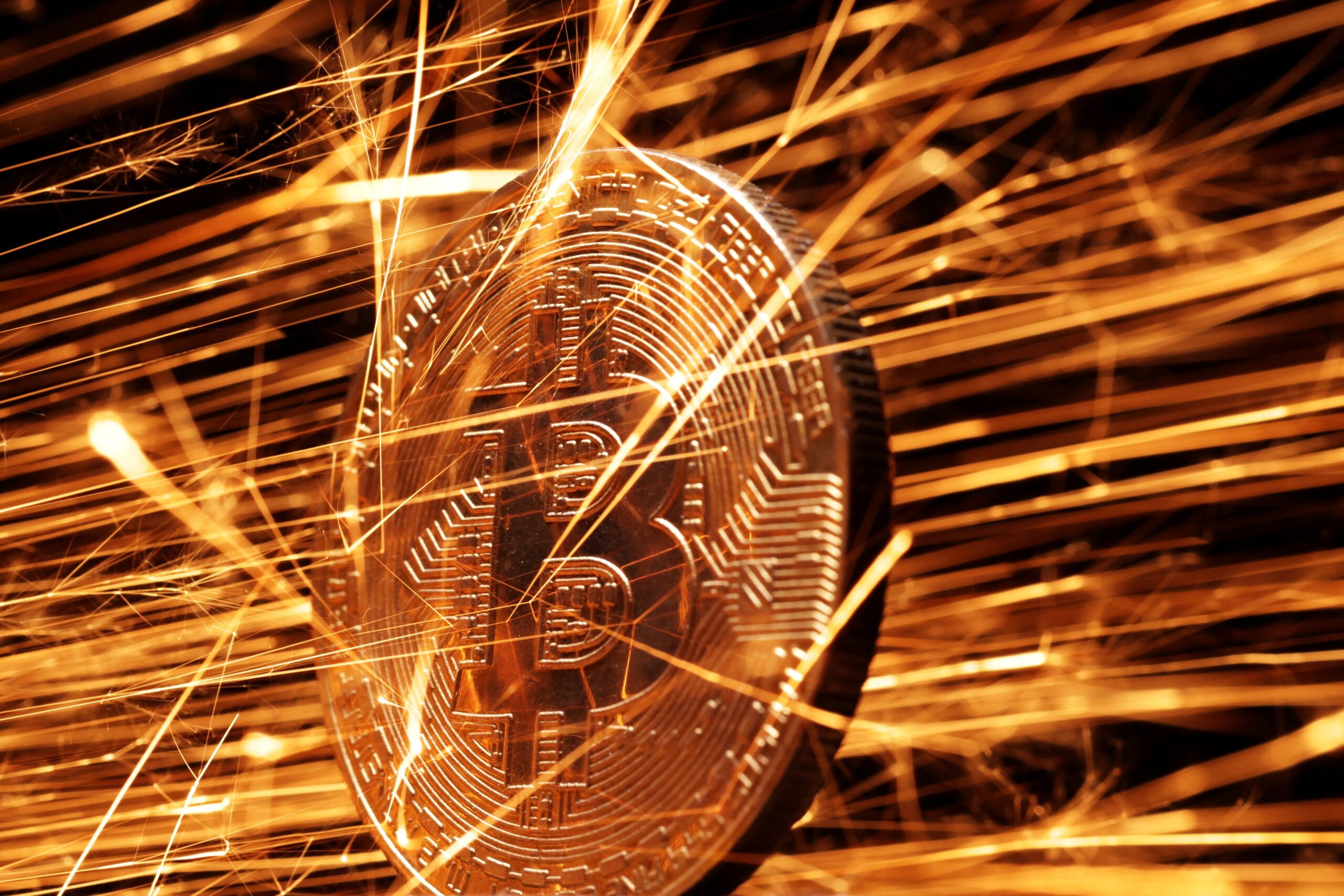 Bitcoin bate novo recorde e supera os US$ 124 mil
