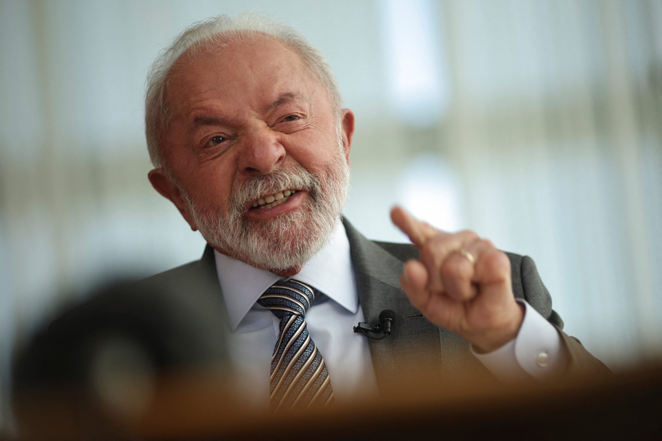 Lula diz que não vai se humilhar ligando para Trump e debaterá tarifaço com os Brics