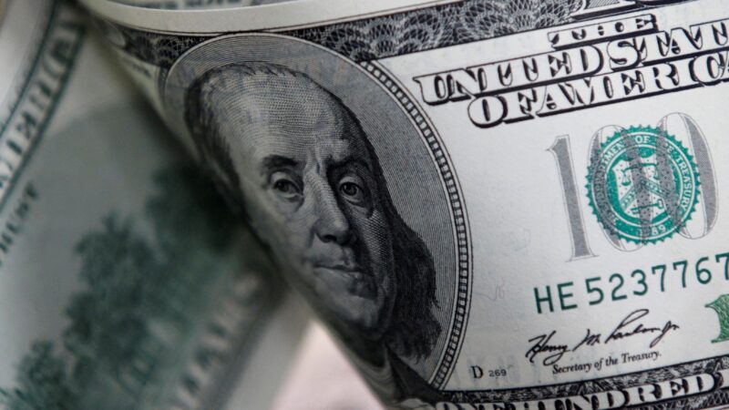 Dólar abre em queda na expectativa por dados do PIB dos EUA