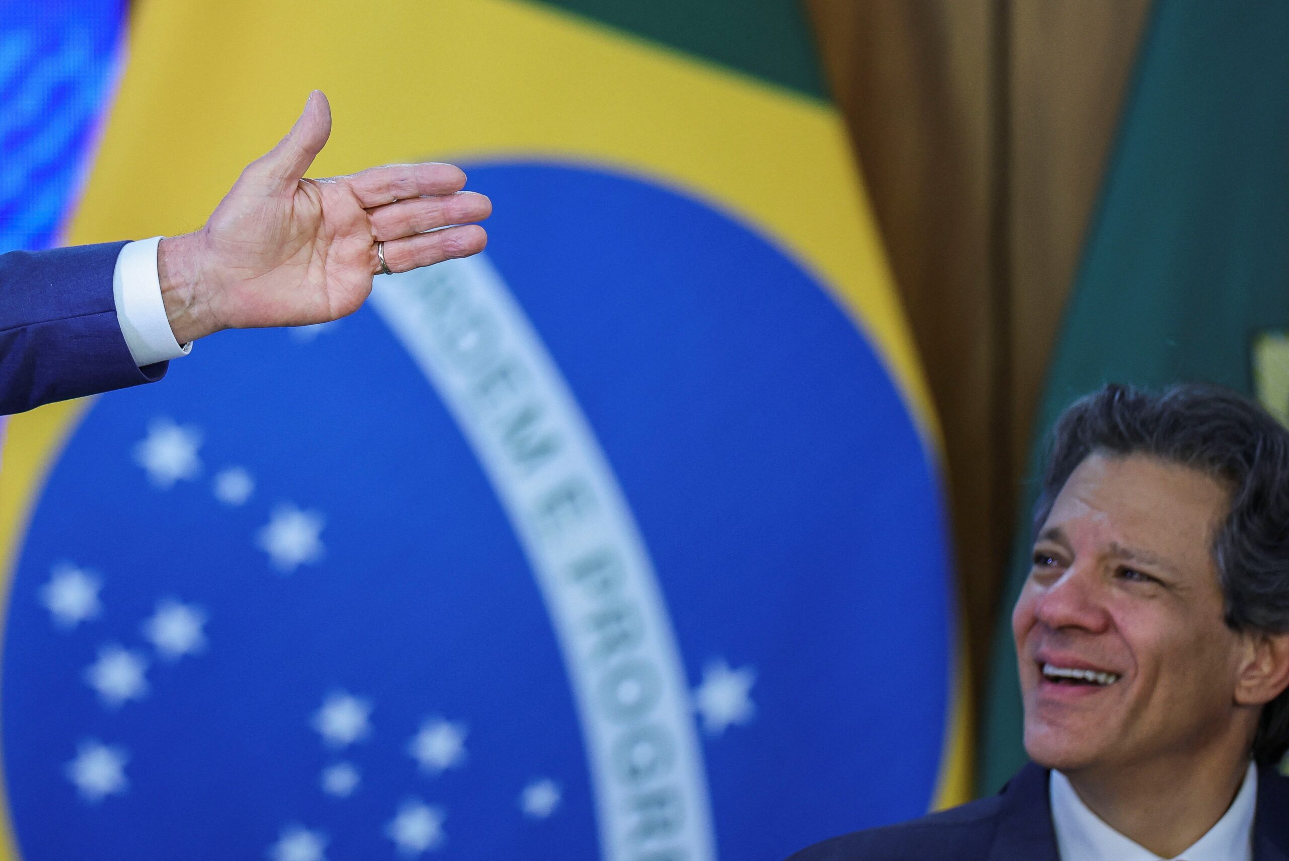Brasil está sendo sancionado pelos EUA ‘por ser mais democrático que o seu agressor’, diz Haddad