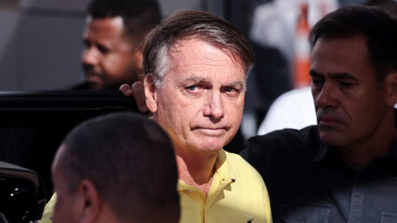 Exames de Bolsonaro indicam imagem residual de infecções pulmonares, esofagite e gastrite, diz boletim médico