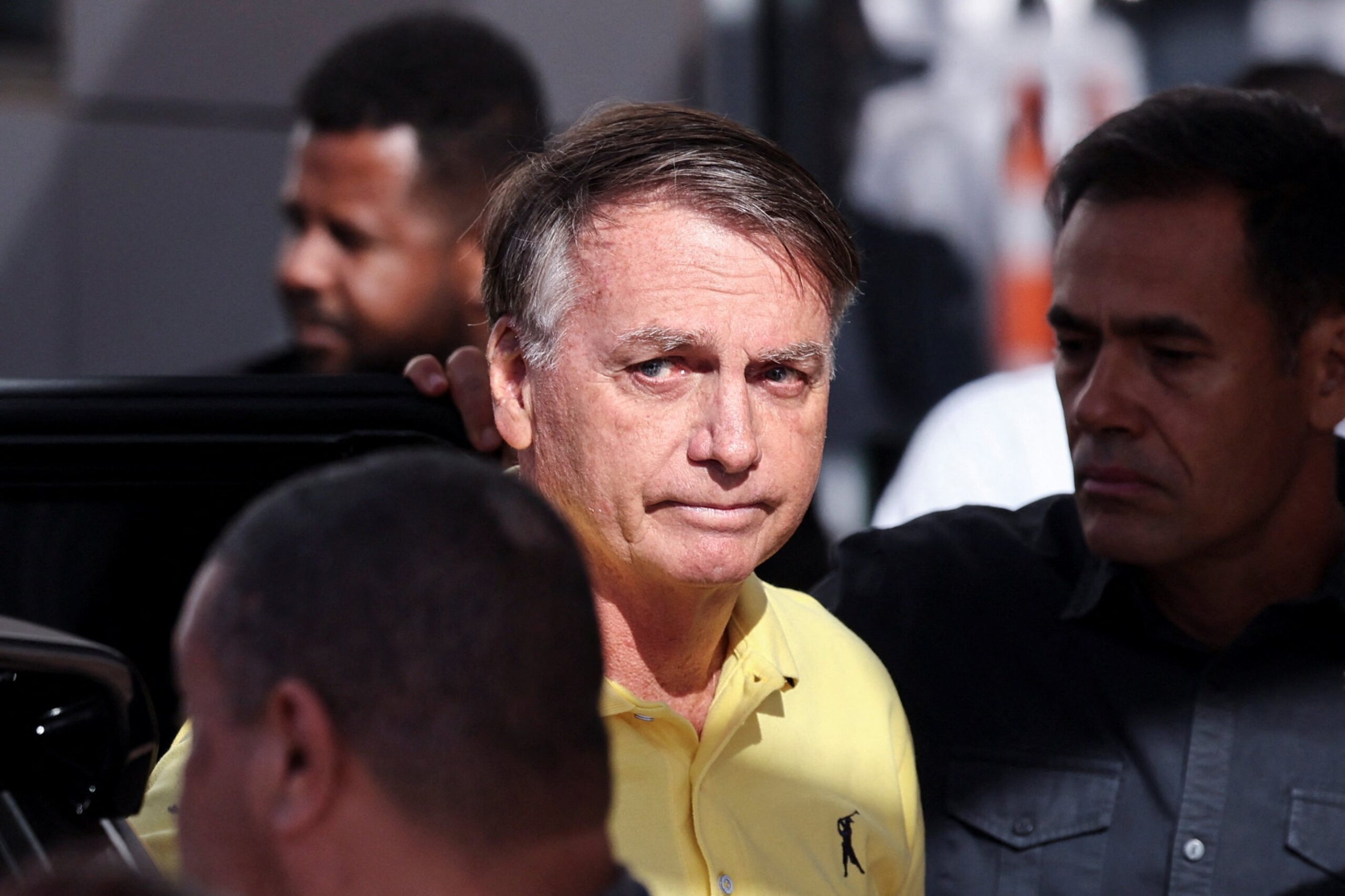 Exames de Bolsonaro indicam imagem residual de infecções pulmonares, esofagite e gastrite, diz boletim médico