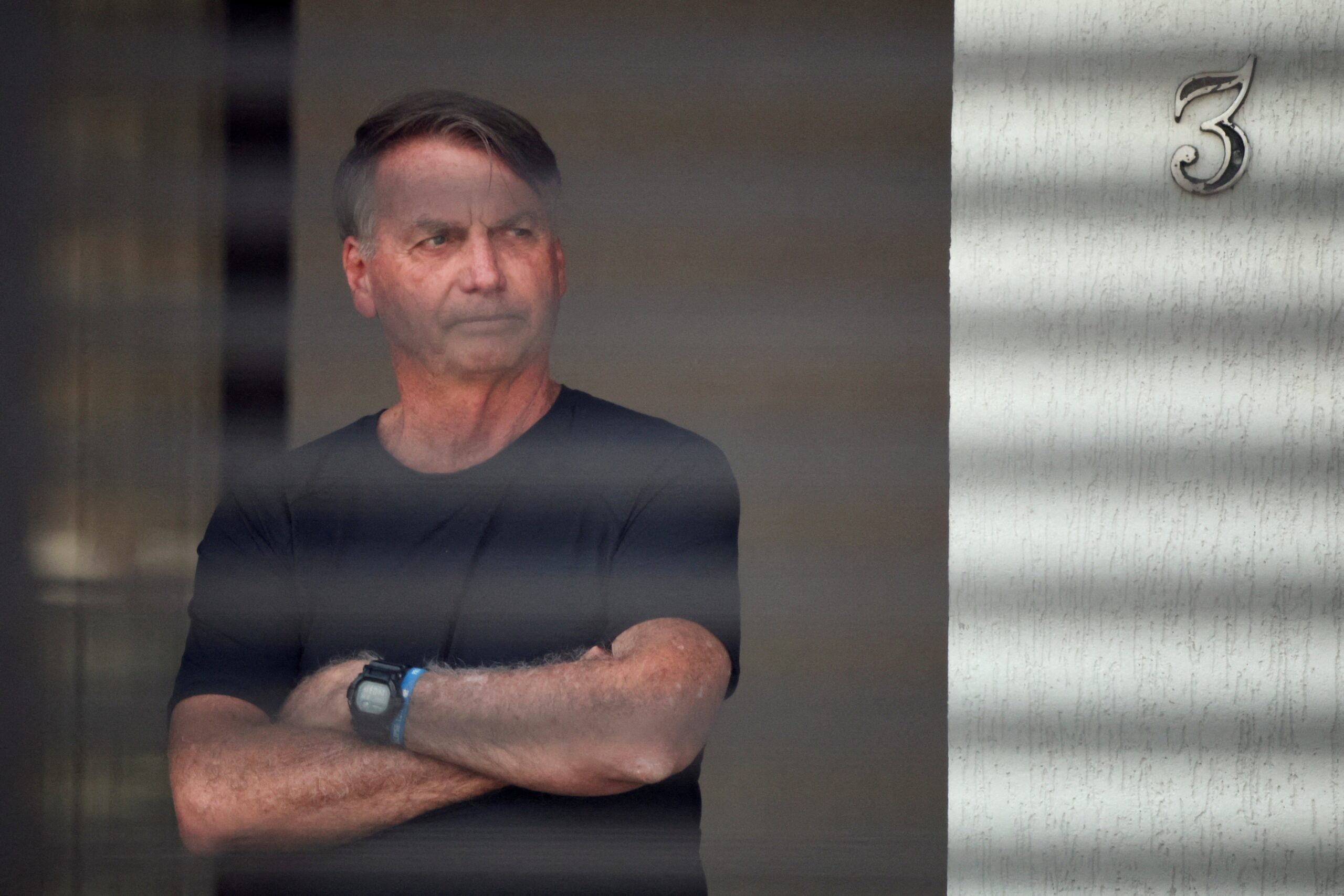 Vigilância integral de Bolsonaro, se autorizada, não é nova restrição, diz jurista