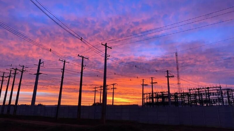 Entenda por que a conta de luz deve ficar acima da inflação em 2025
