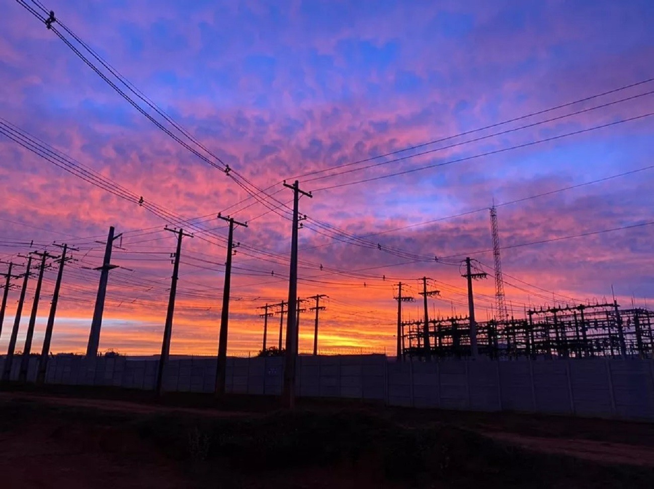 Entenda por que a conta de luz deve ficar acima da inflação em 2025