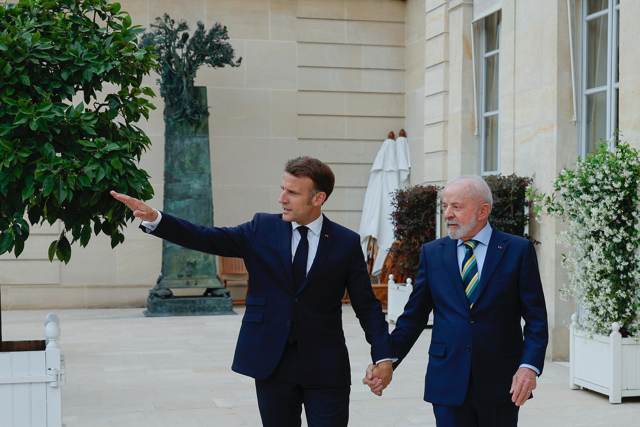 Em telefonema para Macron, Lula critica tarifaço e fala em avançar no acordo Mercosul e União Europeia