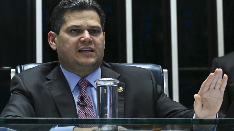 Alcolumbre culpa governo por derrota e vai deixar CPMI do INSS seguir normalmente, dizem aliados