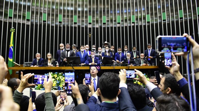 Motta decide enviar caso de deputados que obstruíram o plenário para a Corregedoria