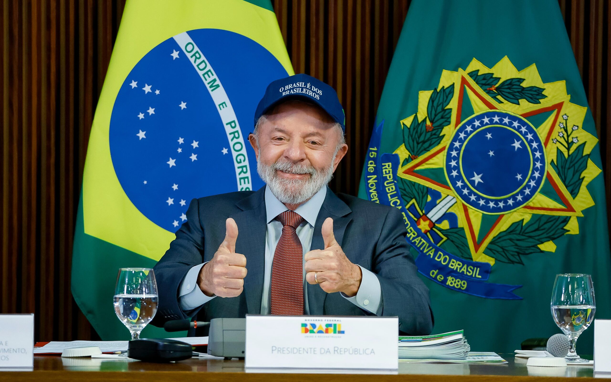 Lula bate martelo e avisa a ministros sobre novo slogan: ‘Governo do Brasil, do lado do povo brasileiro’