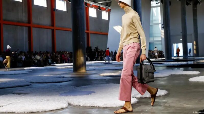 Sandália de R$ 60 faz Prada ser acusada de apropriação cultural