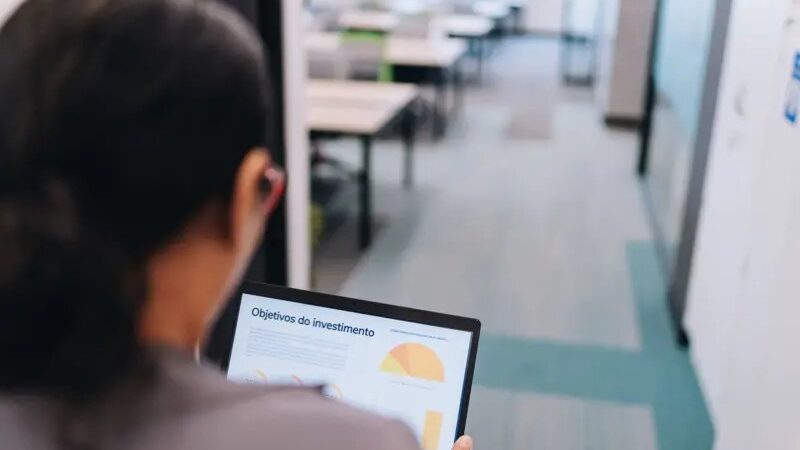 Pressão para agradar a todos impede mulheres de progredir no trabalho?