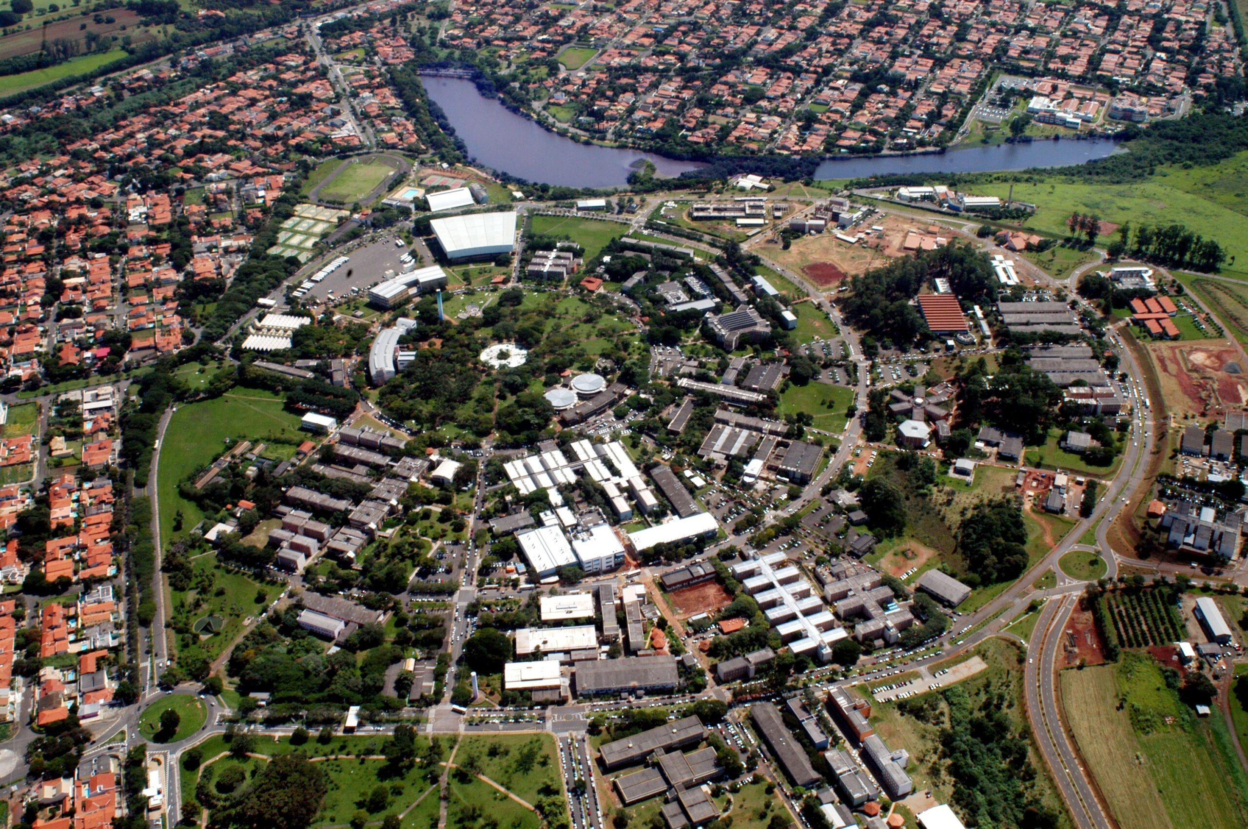 Unicamp abre inscrições para concurso com salários de R$ 4,9 mil a R$ 9,7 mil; saiba como se inscrever