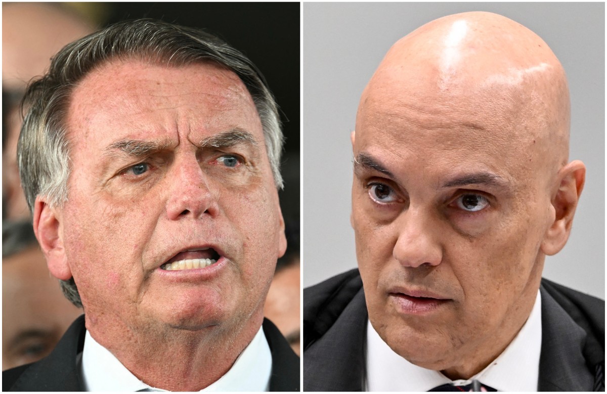 É #FAKE que foto mostre apoiadores em frente à casa de Bolsonaro após decreto de prisão domiciliar; imagem é de 2018