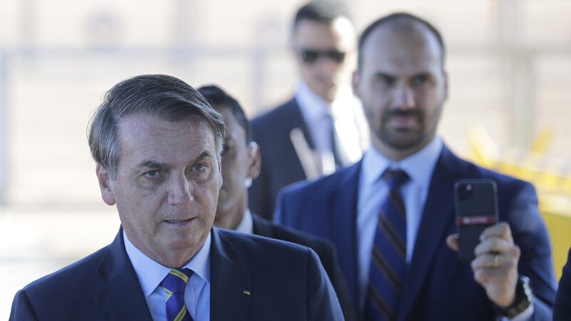 Polícia Federal encontra mensagens de Jair Bolsonaro planejando pedido de asilo político na Argentina
