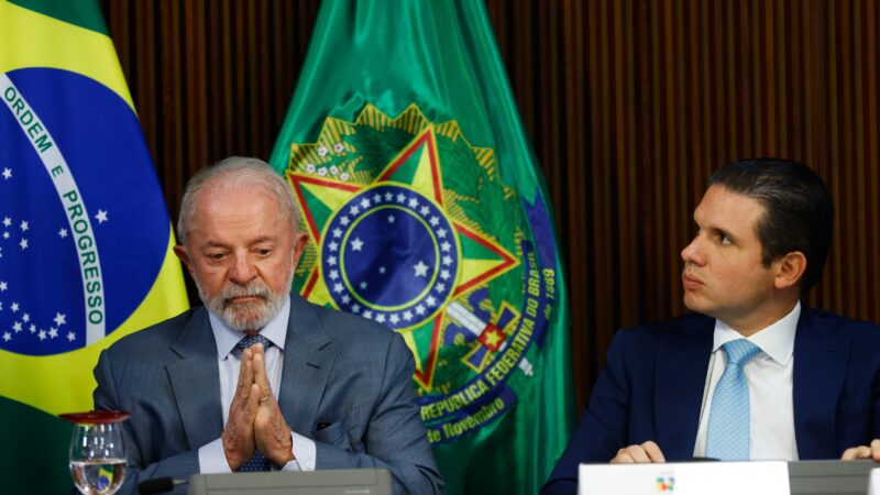 Lula diz a Motta que não interessa ao governo o enfraquecimento do presidente da Câmara