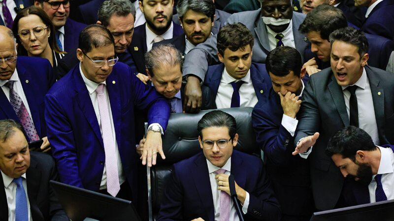 Motta vai abraçar acordo costurado com Lira para mudança de foro privilegiado, dizem aliados