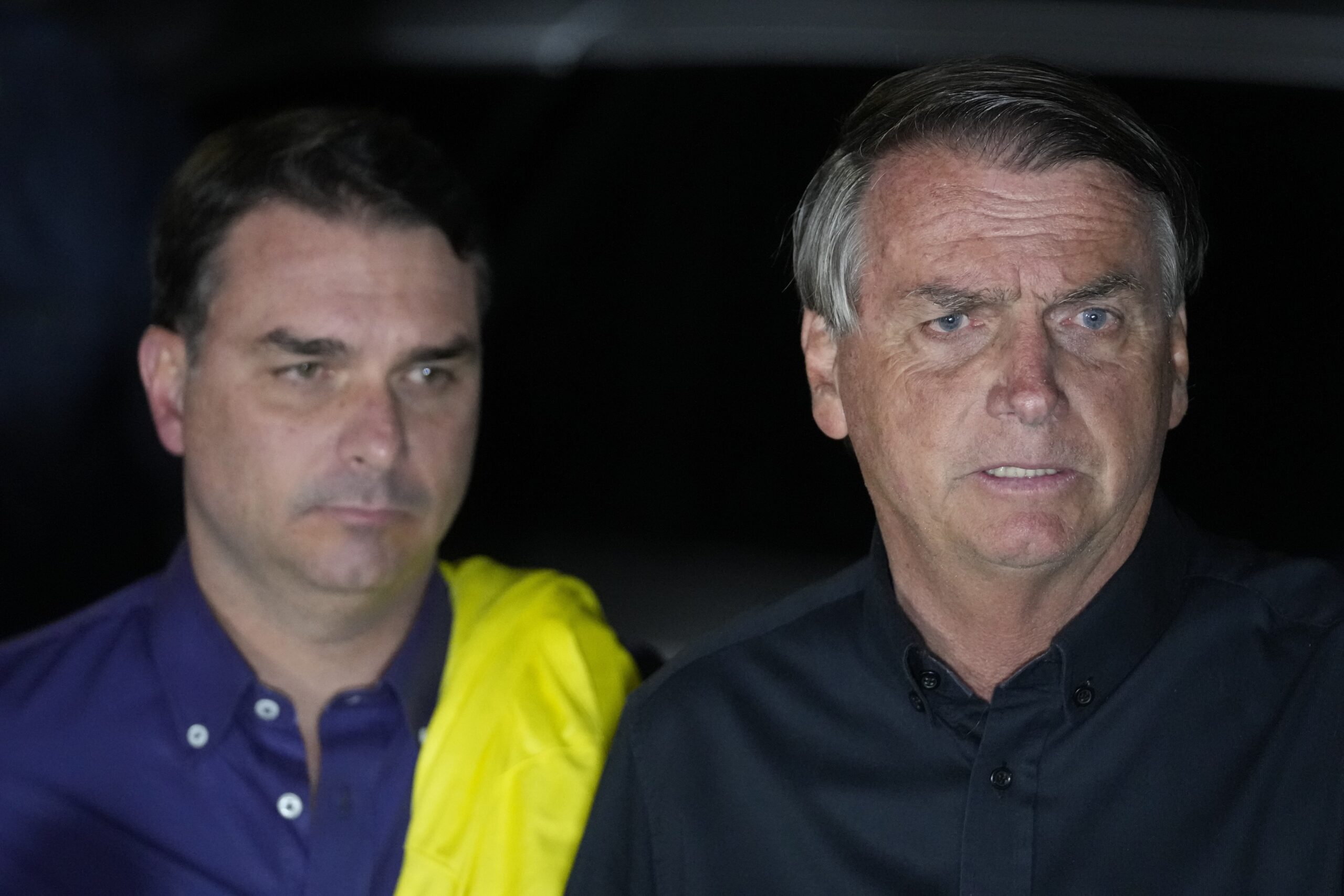 Flávio diz que postagem partiu dele e que Bolsonaro não quis burlar medidas cautelares