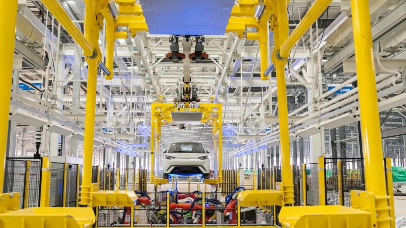 Todos contra a BYD: entenda por que GM, Volkswagen, Toyota e Stellantis se juntaram contra avanço dos chineses