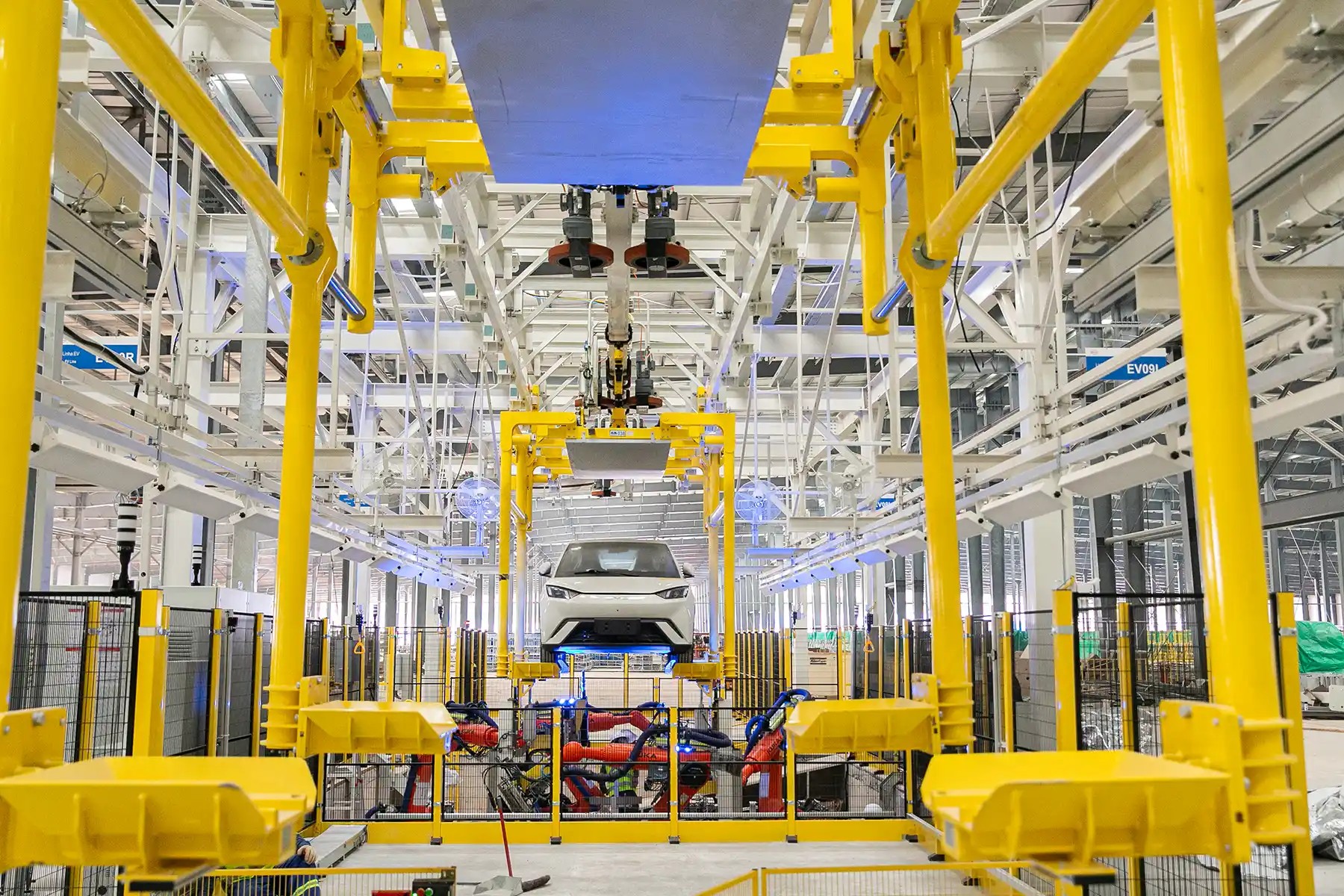 Todos contra a BYD: entenda por que GM, Volkswagen, Toyota e Stellantis se juntaram contra avanço dos chineses