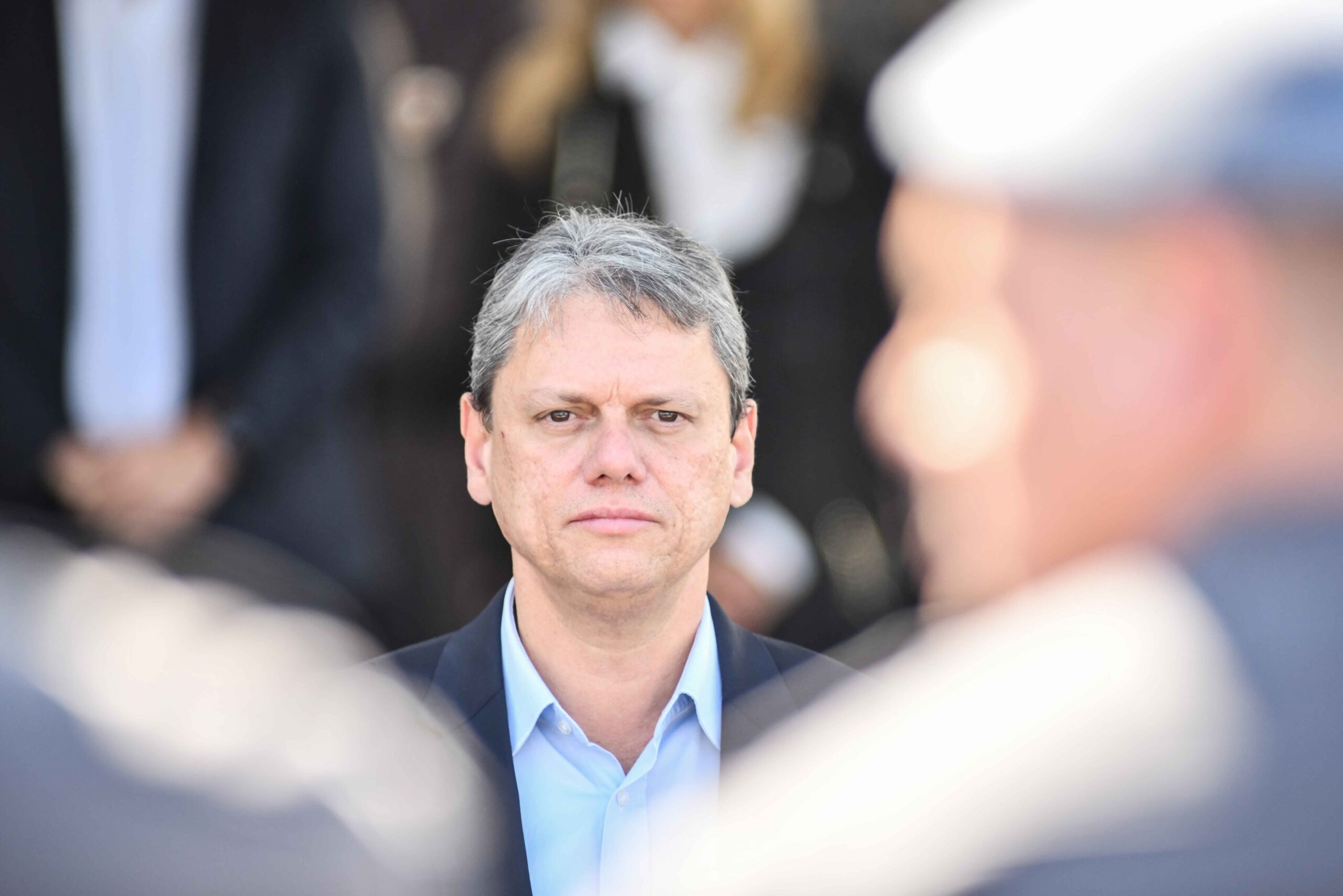 Filiação de Tarcísio ao PL depende de plano para 2026, avaliam aliados