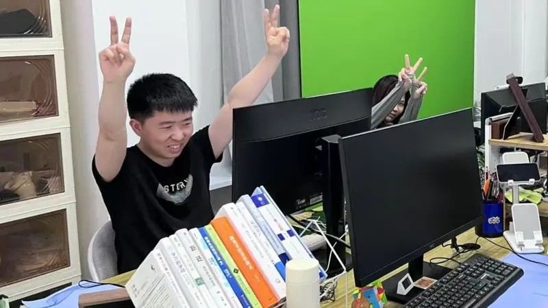 Por que muitos chineses pagam para ir a escritório e fingir que trabalham