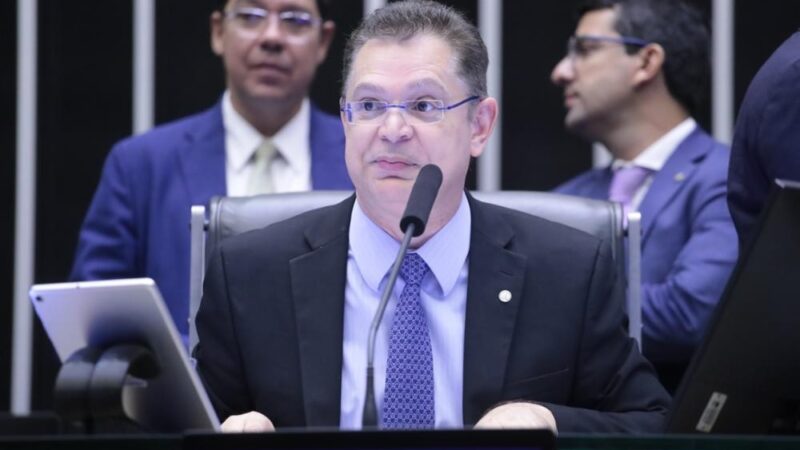 Projeto contra adultização nas redes: oposição ameaça obstruir se vir ‘censura’
